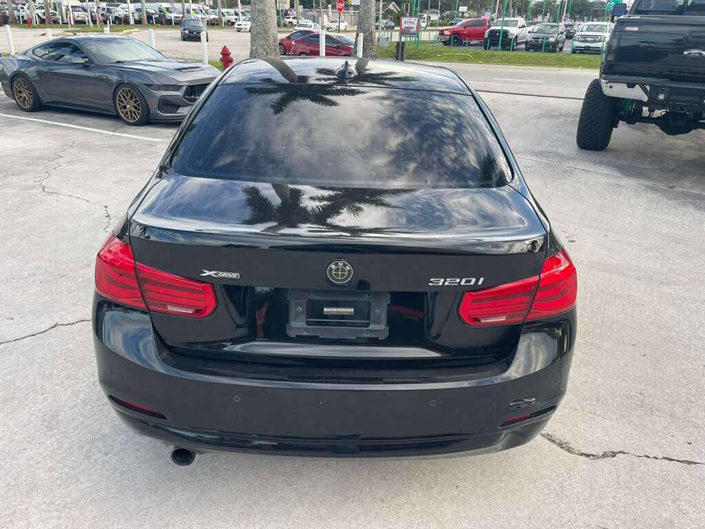 Used 2017 BMW 320i xDrive Sedan image 5