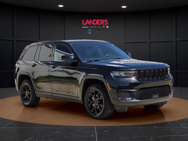 Used 2025 Jeep Grand Cherokee Altitude AWD/4WD image 5