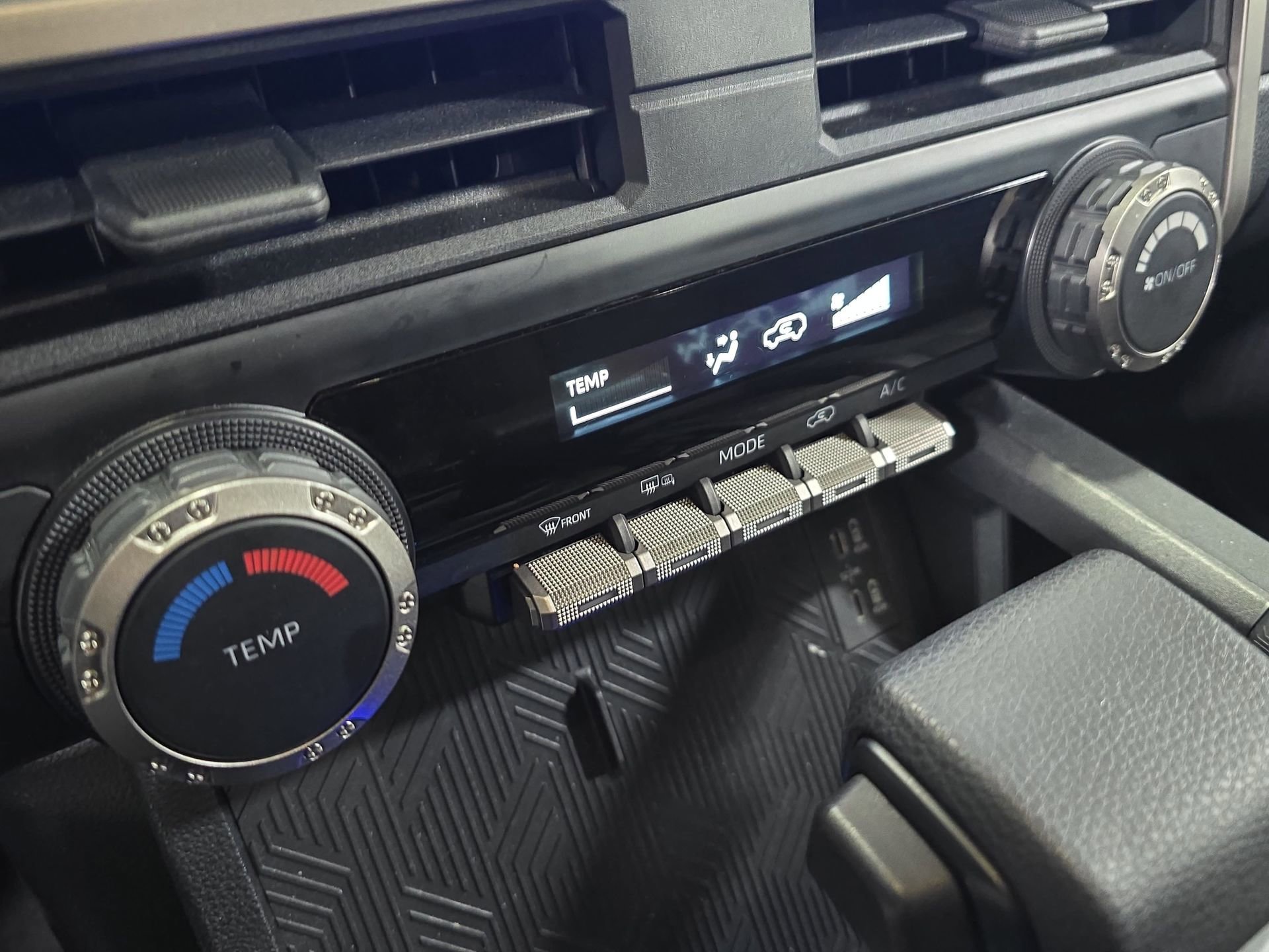 Used 2025 Toyota 4Runner SR5 AWD/4WD image 23