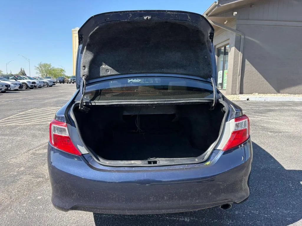 Used 2014 Toyota Camry XLE w/ Leather Package FWD image 10