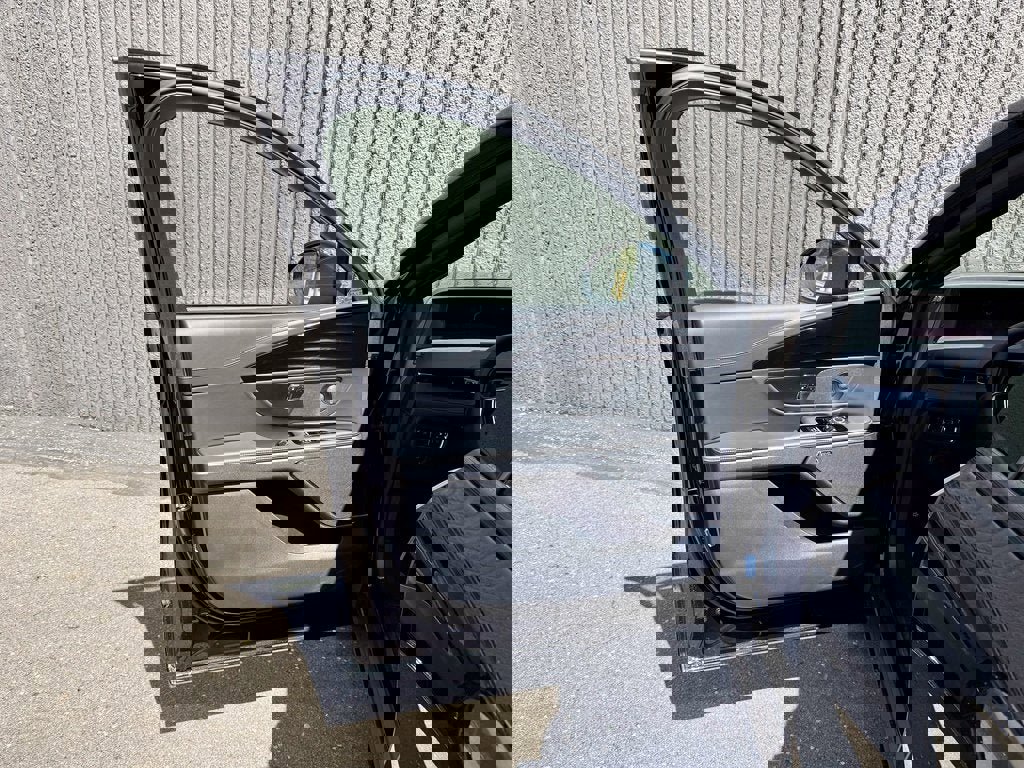 New 2025 Lincoln Nautilus Premier w/ Equipment Group 102A image 13