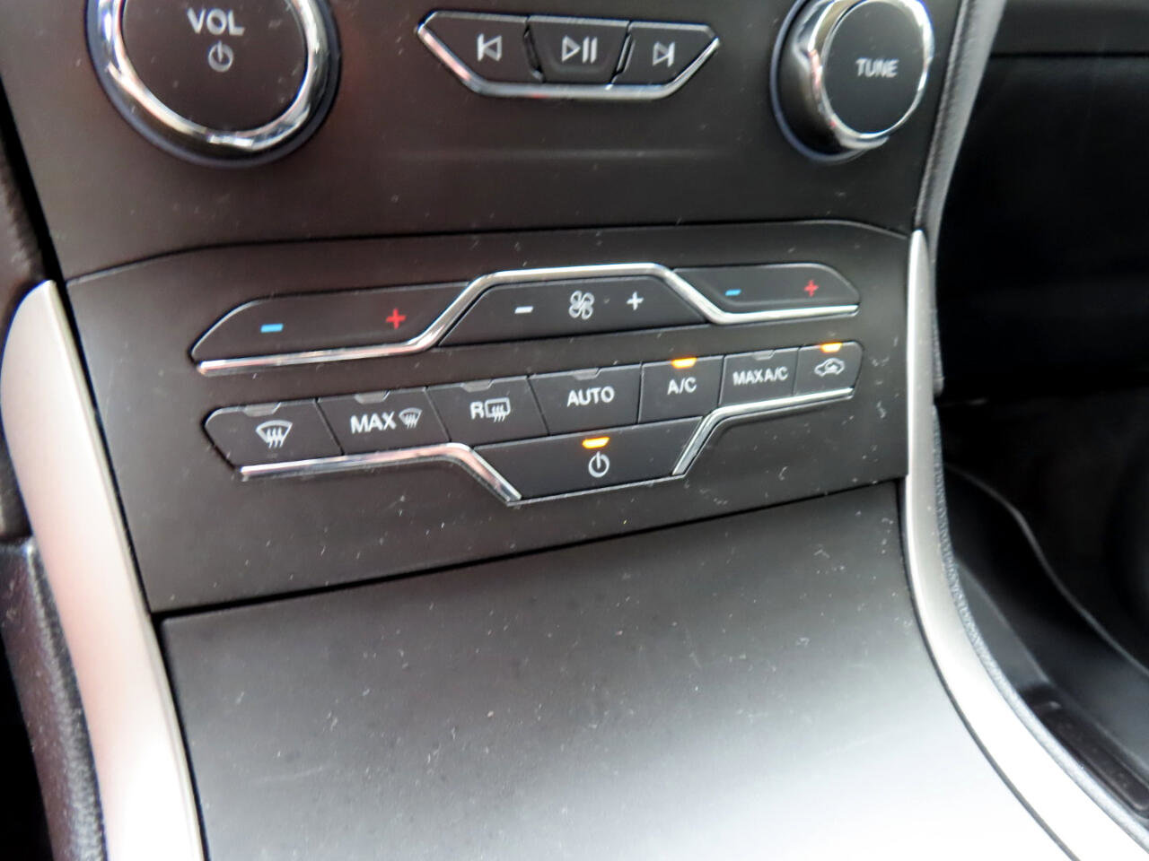 Used 2019 Ford Edge SEL image 28