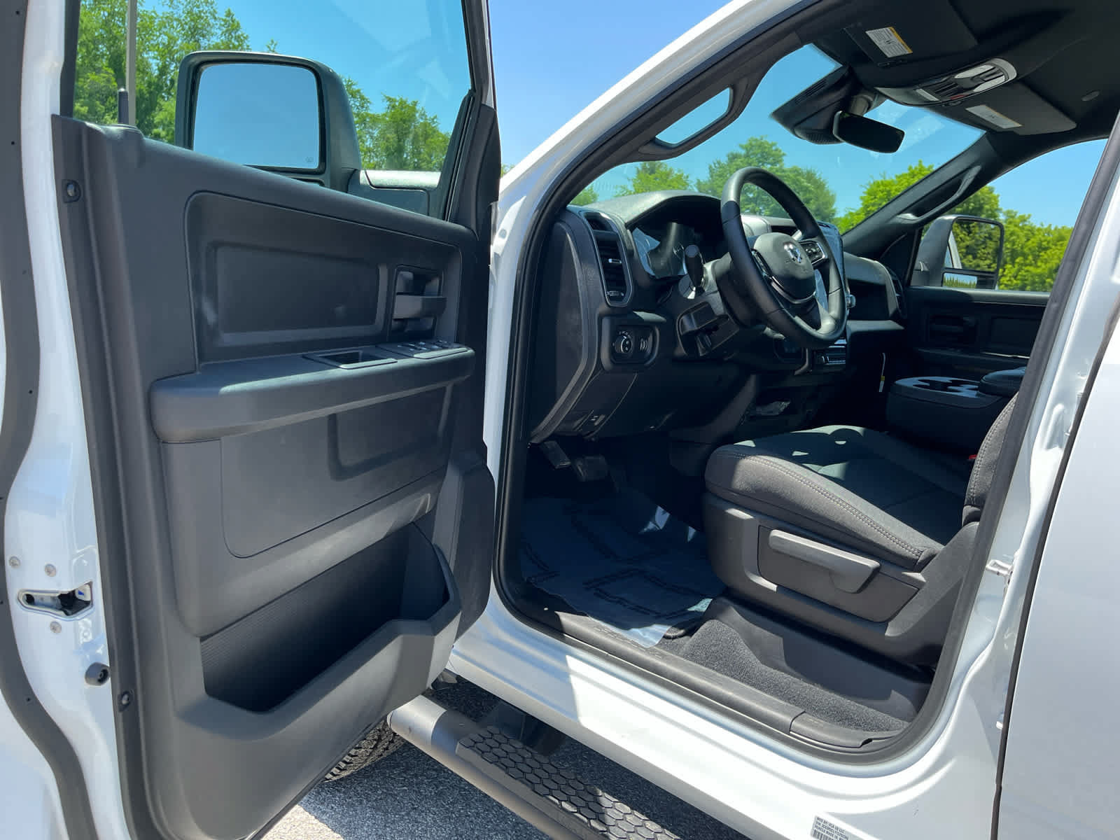 New 2026 RAM 3500 Tradesman AWD/4WD image 9