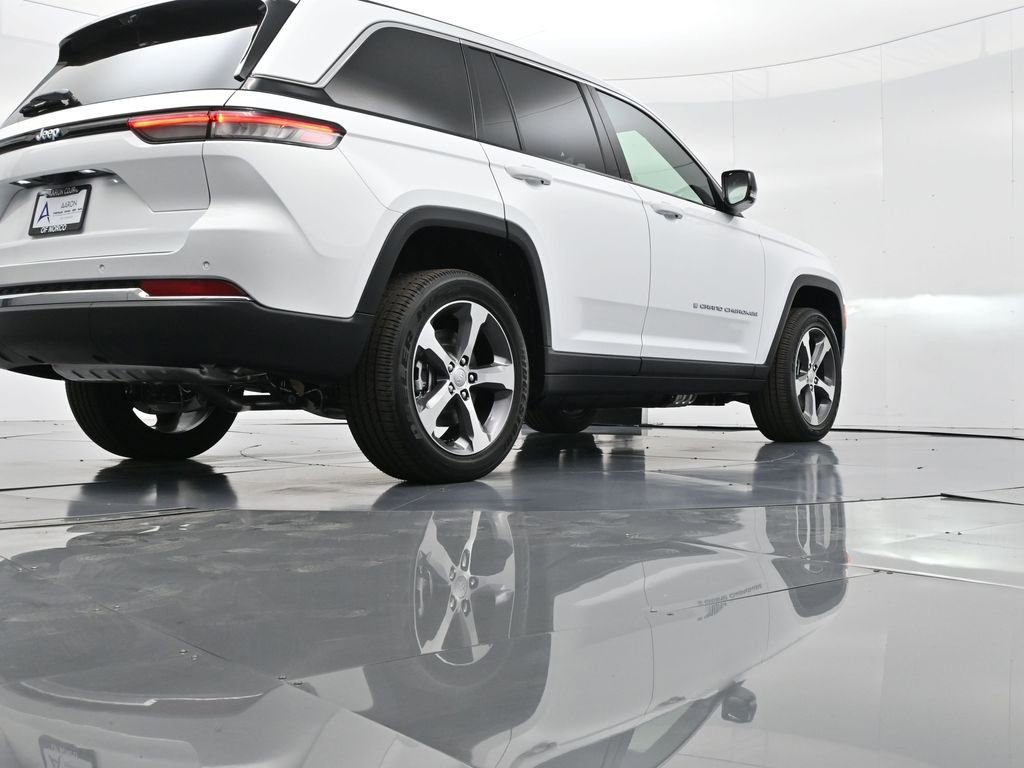 New 2025 Jeep Grand Cherokee Limited 4xe w/ Luxury Tech Group II image 37