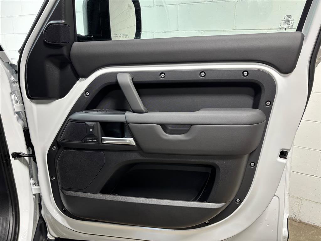 Used 2026 Land Rover Defender 110 S image 34