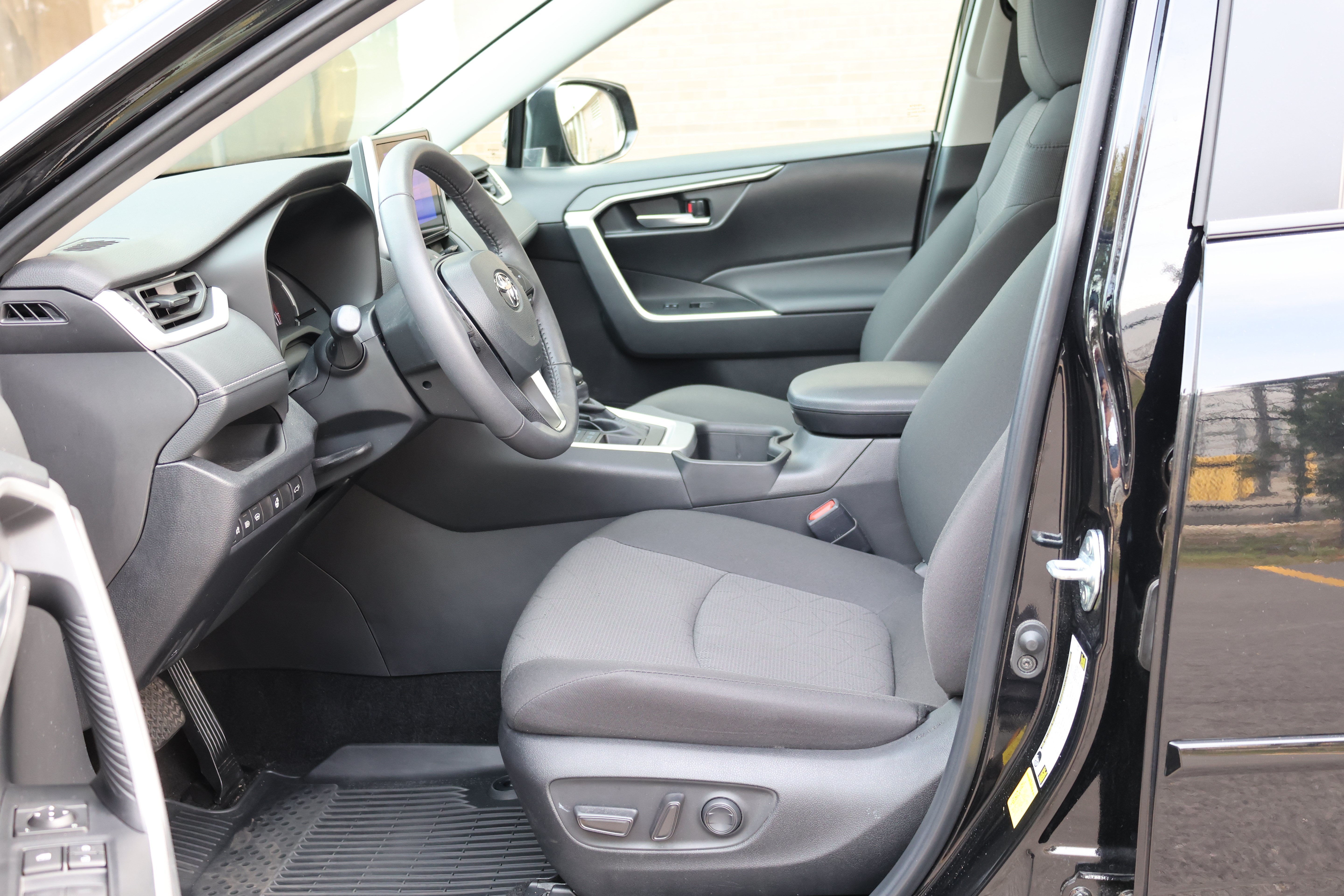 Used 2024 Toyota RAV4 XLE w/ Convenience Package AWD/4WD image 23