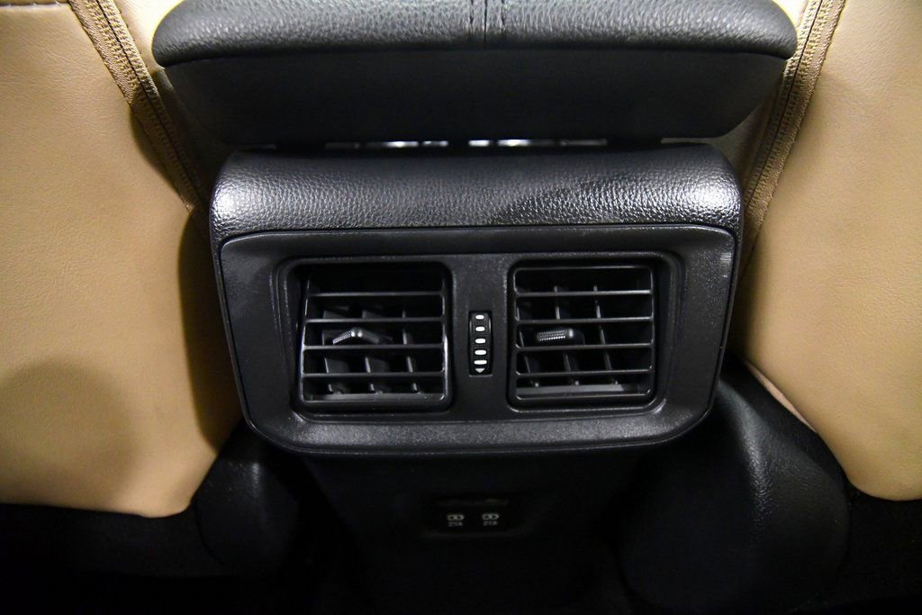 Used 2019 Toyota RAV4 Limited image 17