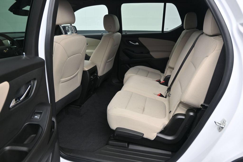 Used 2023 Chevrolet Traverse LS FWD image 14