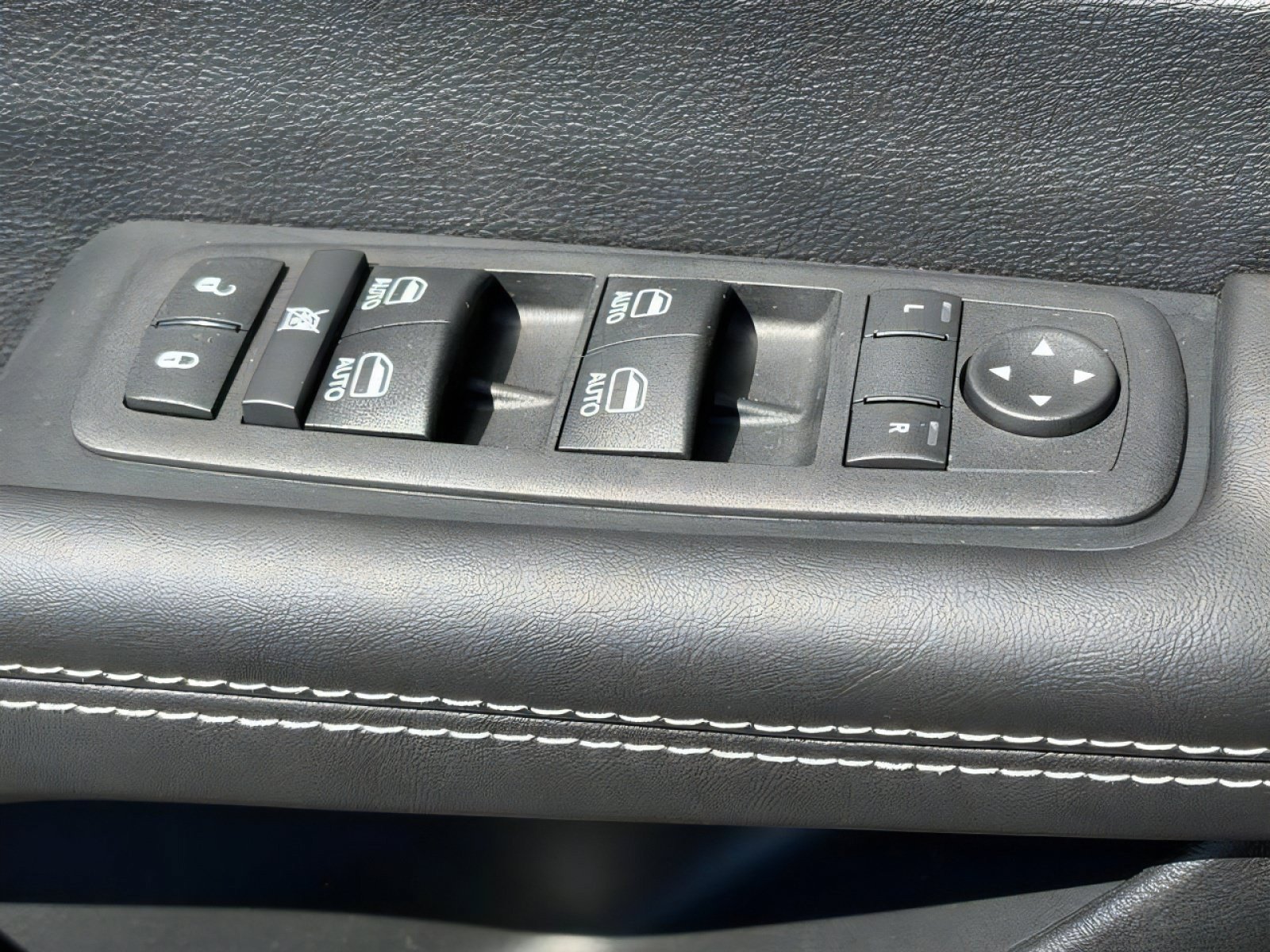 New 2026 Chrysler Voyager LX FWD image 15