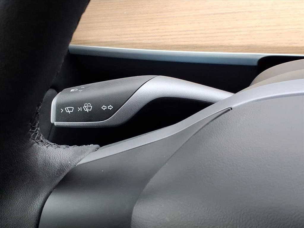 Used 2024 Tesla Model Y Performance image 21