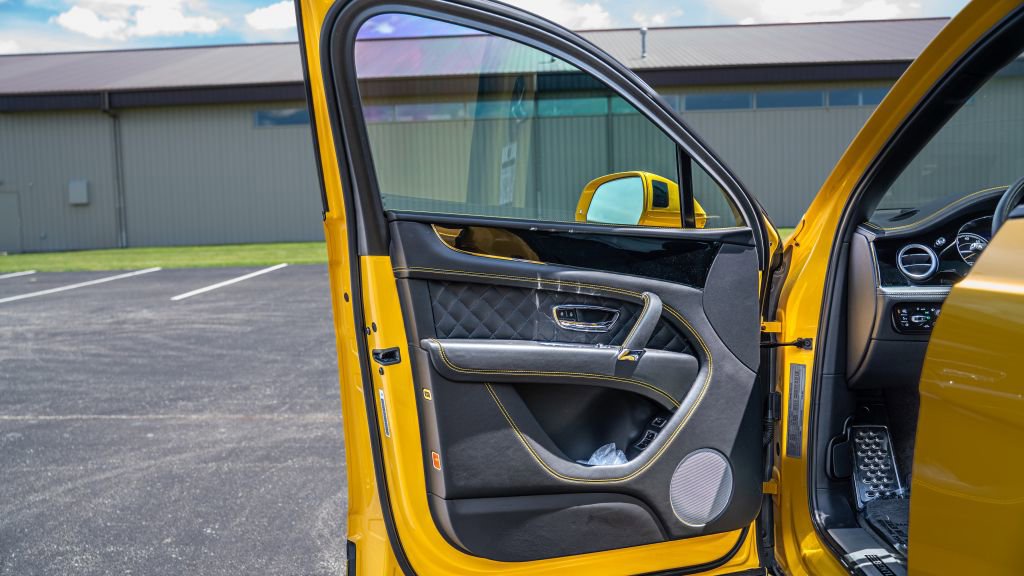 Used 2019 Bentley Bentayga image 30