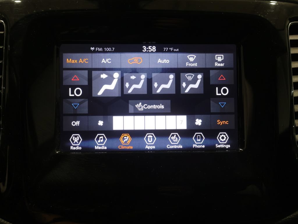 Used 2019 Jeep Compass Latitude AWD/4WD image 31