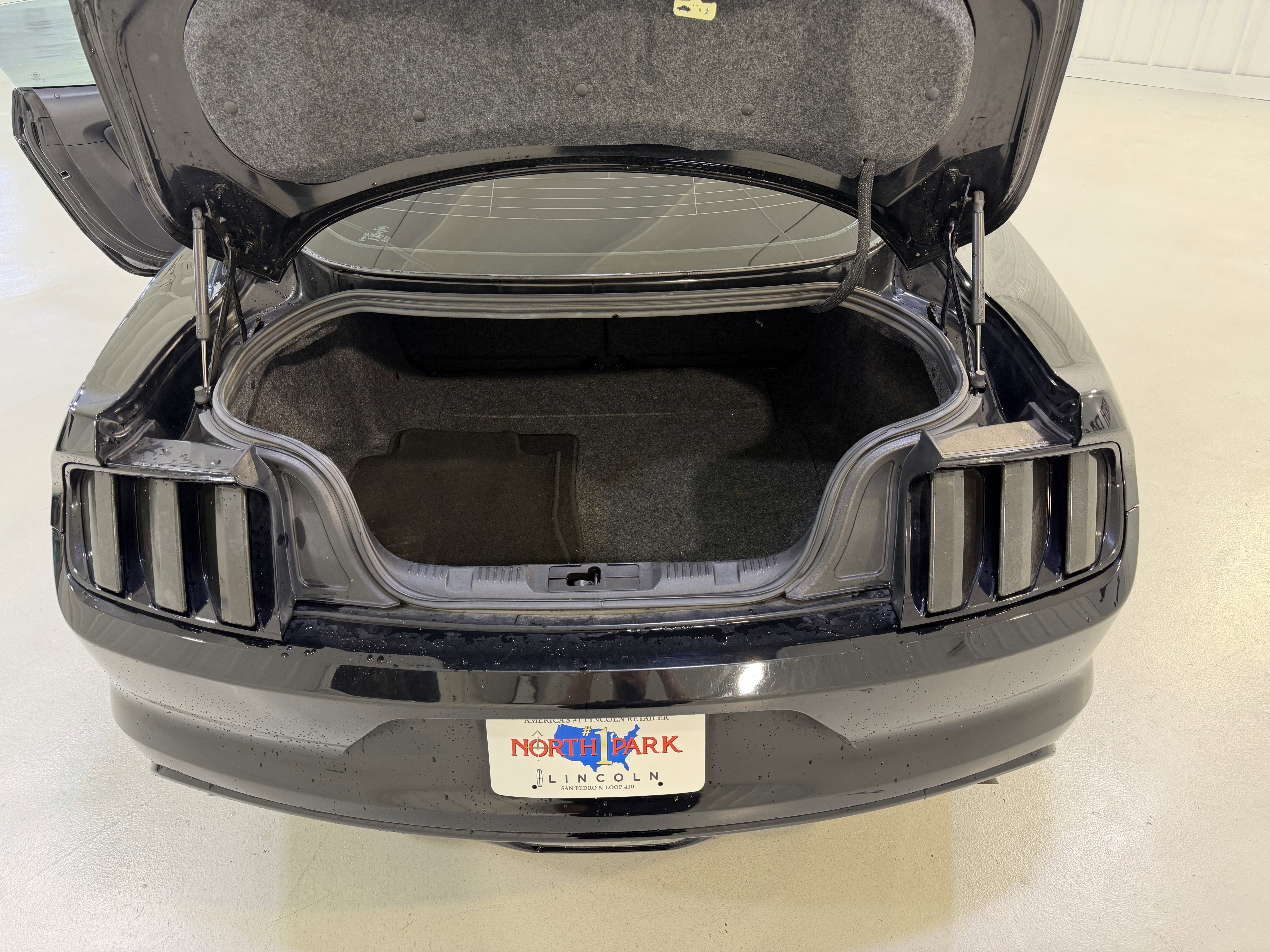 Used 2017 Ford Mustang Coupe RWD image 15