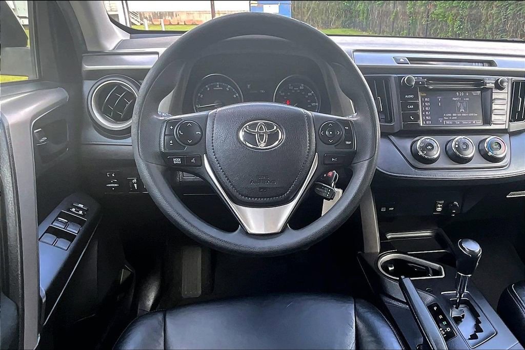Used 2018 Toyota RAV4 LE image 8
