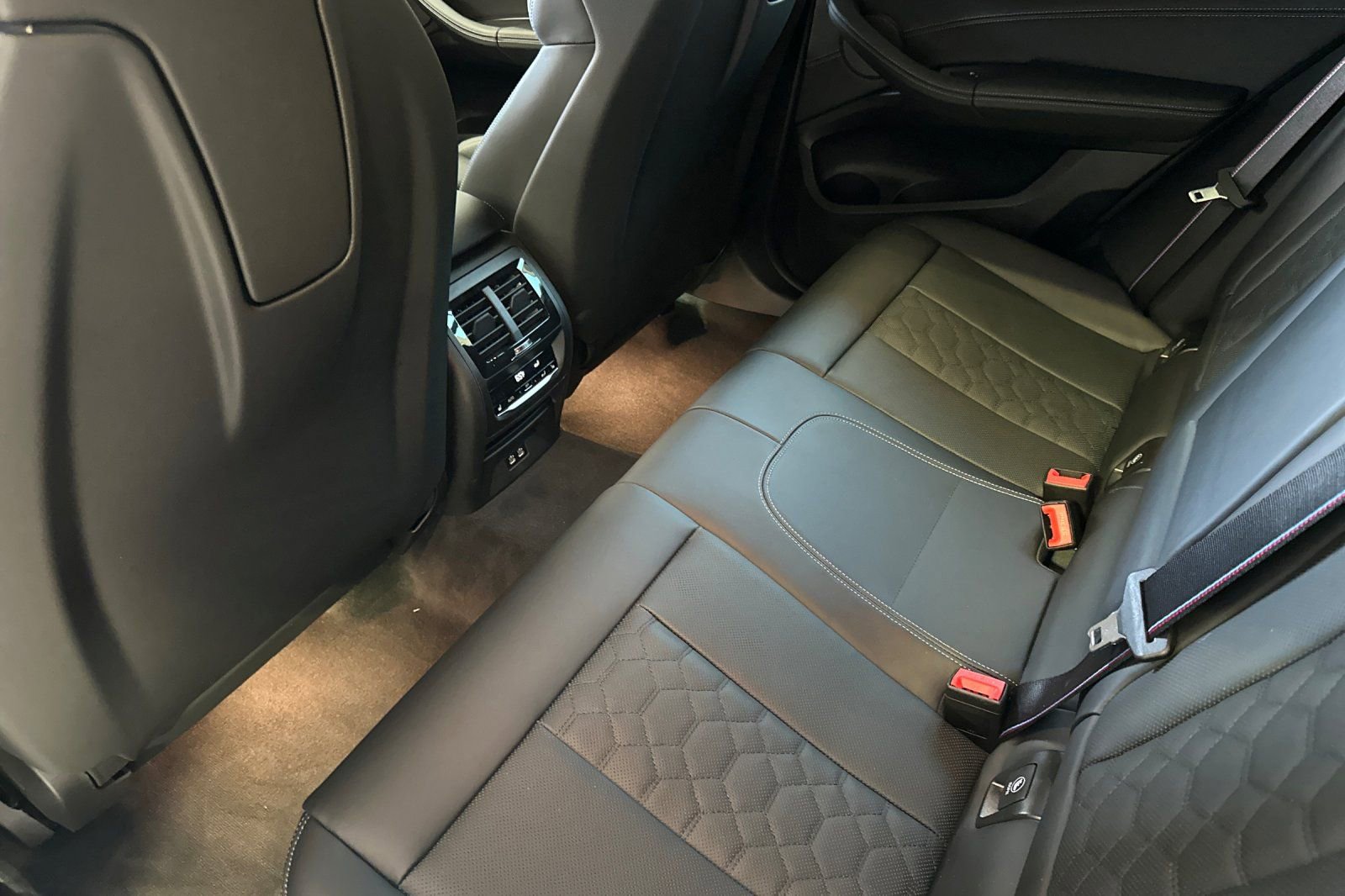 New 2025 BMW X4 M w/ Competition Package image 9