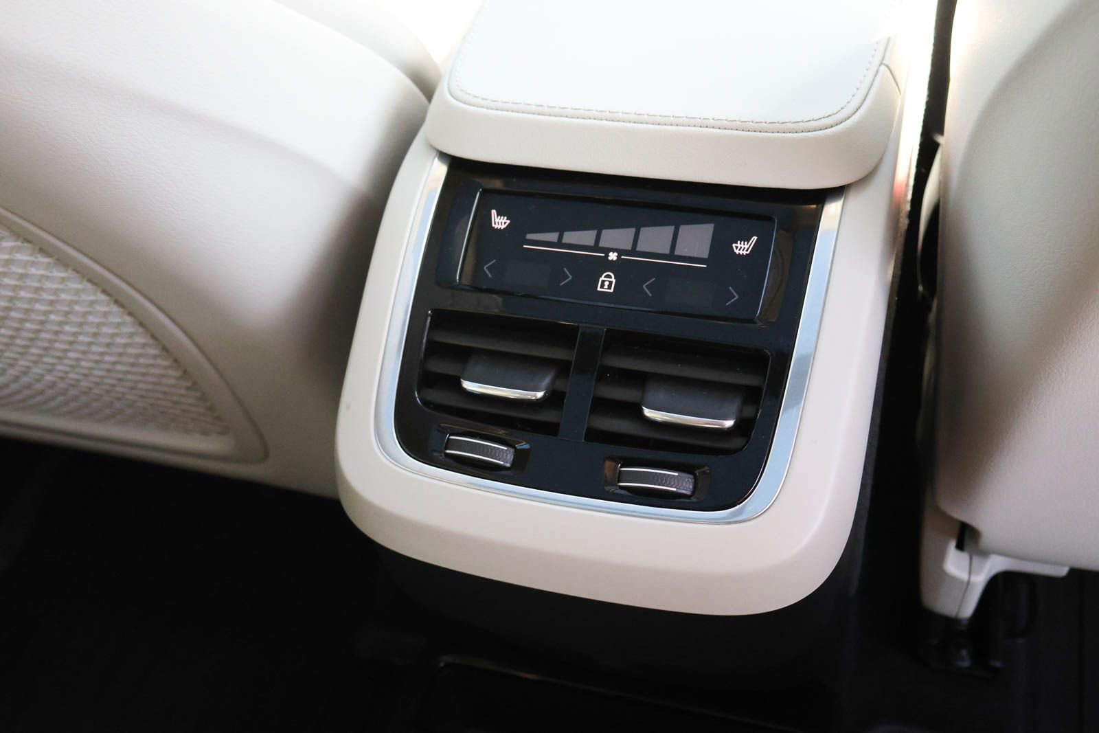 Used 2023 Volvo XC90 B6 Ultimate w/ Protection Package Premier AWD/4WD image 22