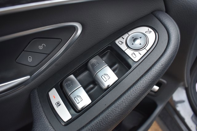 Used 2022 Mercedes-Benz GLC 300 image 13