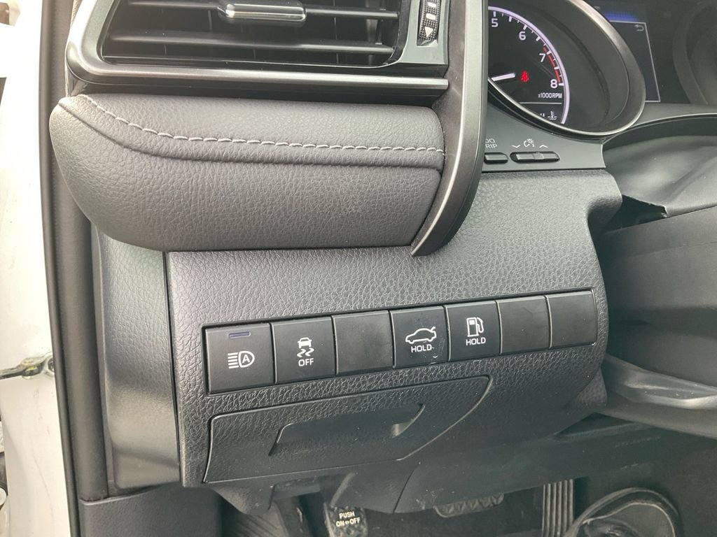 Used 2023 Toyota Camry SE image 10