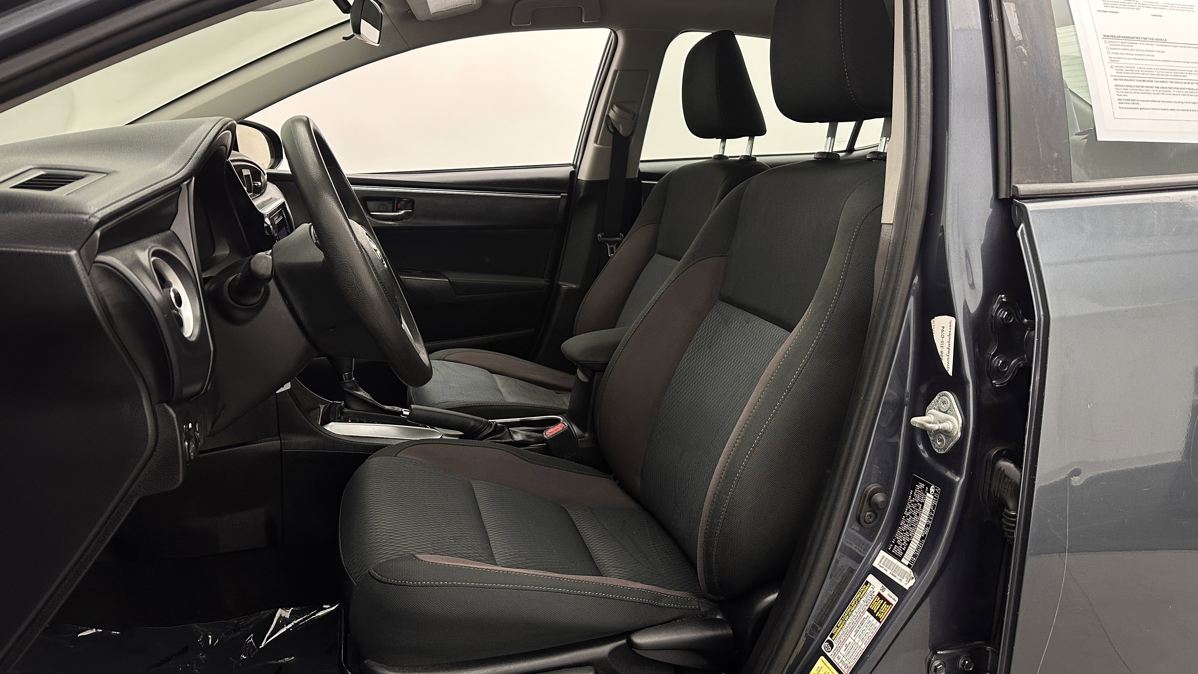 Used 2019 Toyota Corolla LE image 14
