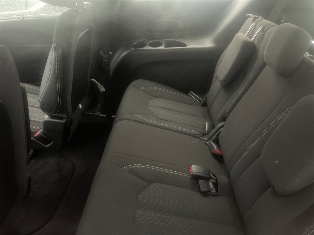 Used 2022 Chrysler Pacifica Touring image 5