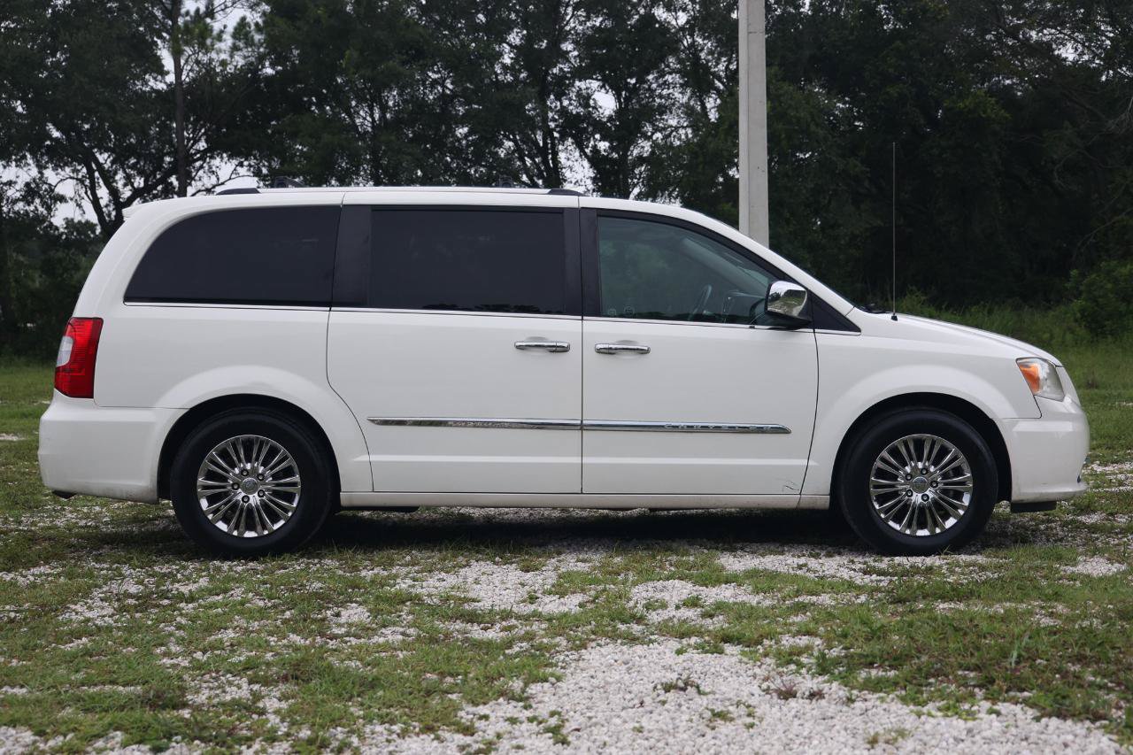 Used 2011 Chrysler Town & Country Limited w/ Trailer Tow Group FWD image 13