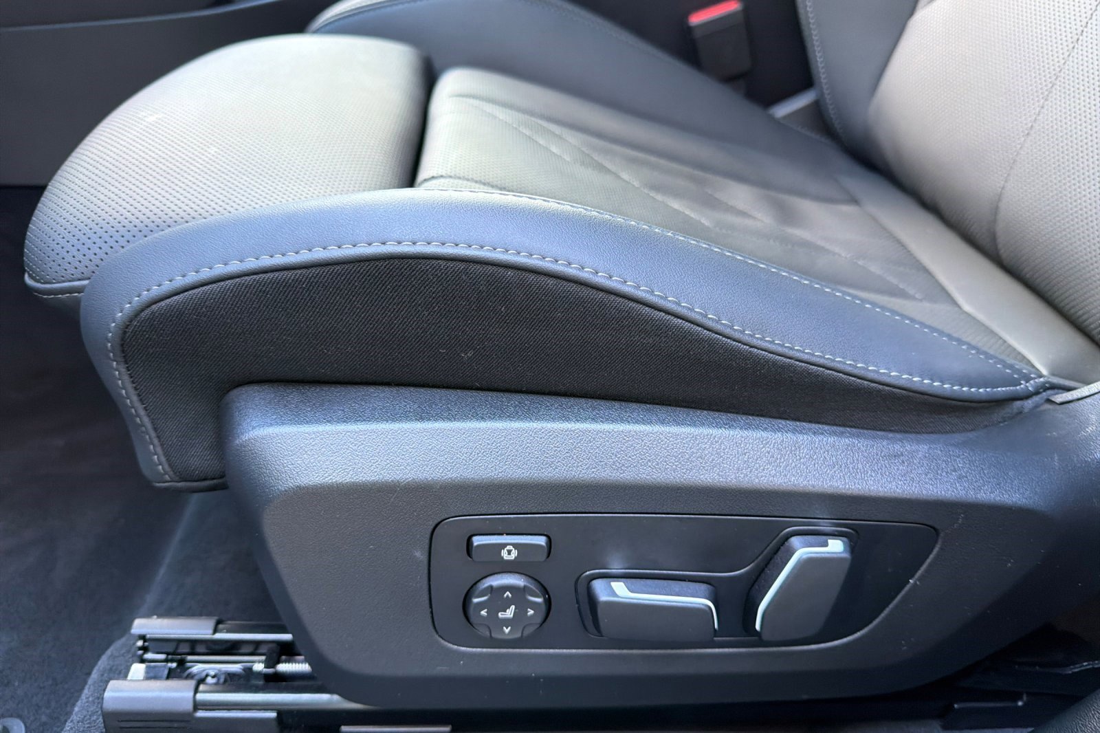 Used 2025 BMW X3 xDrive30i w/ Premium Package image 14