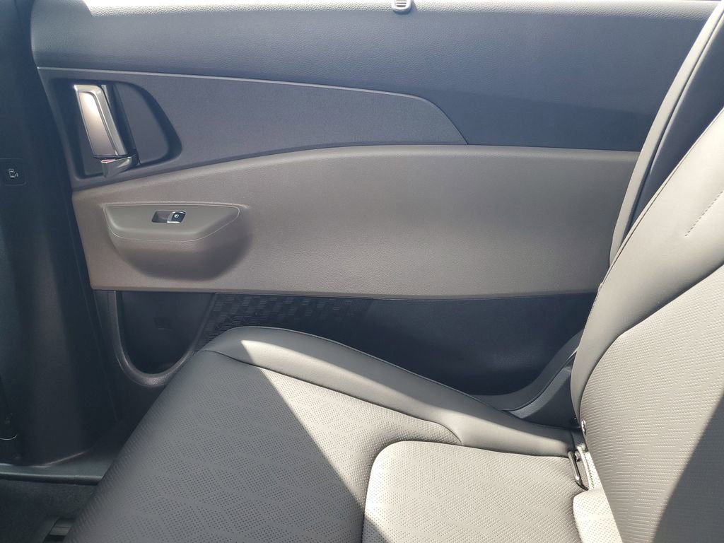 New 2026 Kia Carnival EX image 23