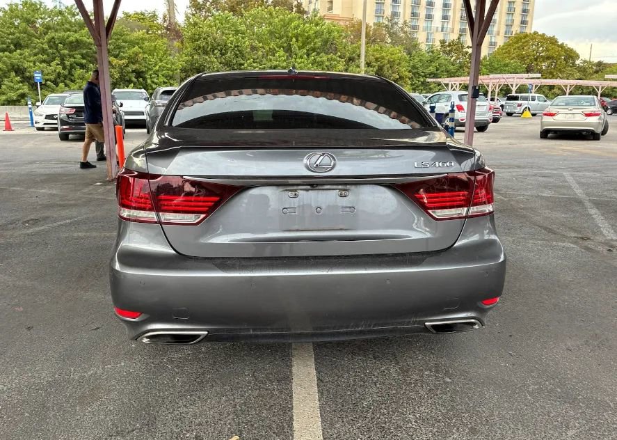 Used 2015 Lexus LS 460 w/ Comfort Package RWD image 2