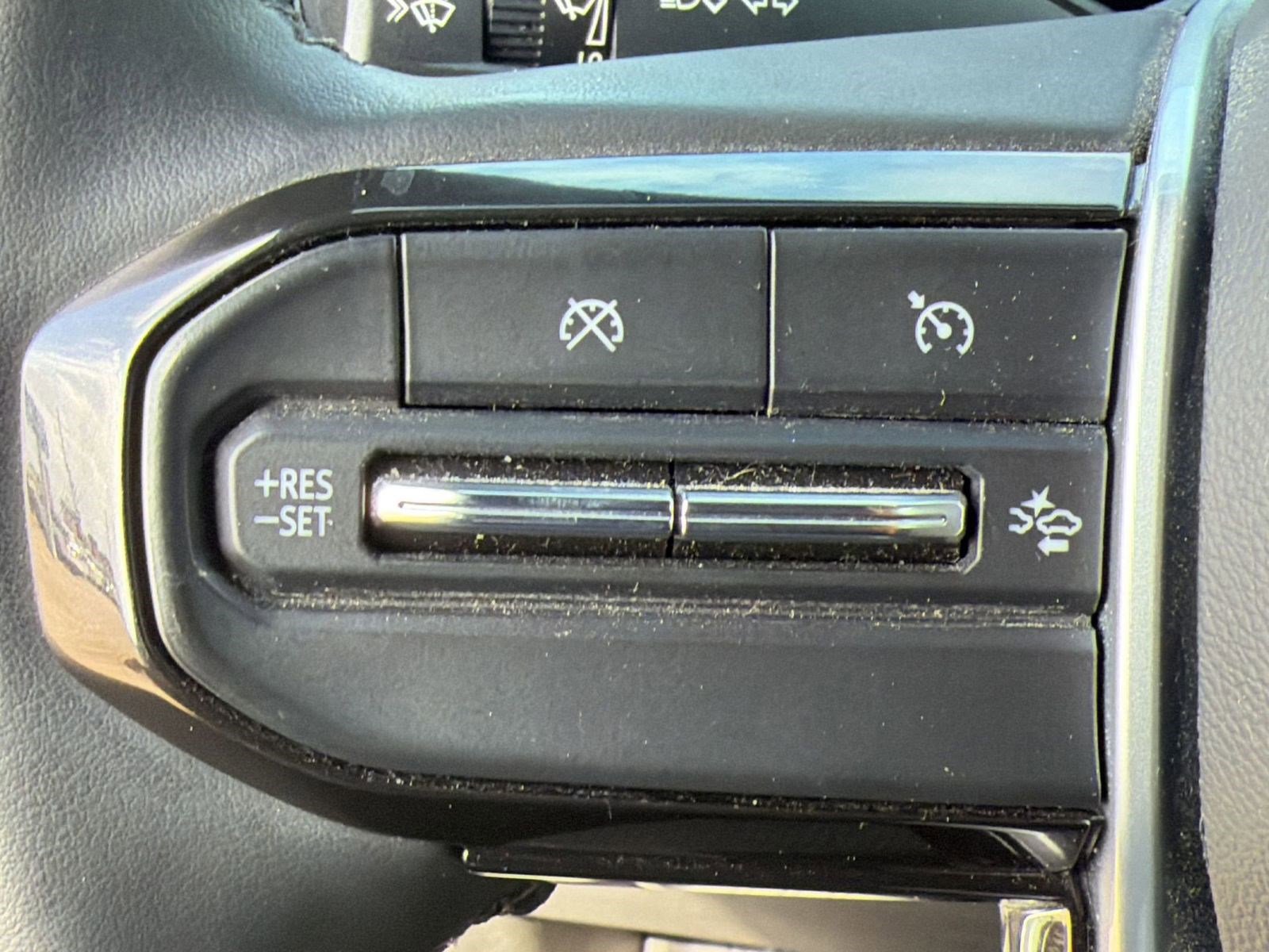 Used 2024 Chevrolet Colorado LT w/ LT Convenience Package II AWD/4WD image 17