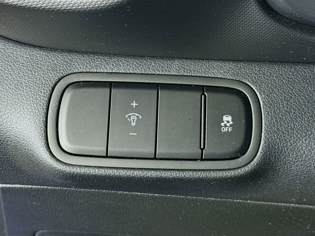 Certified 2023 Hyundai Venue Limited w/ Cargo Package image 20