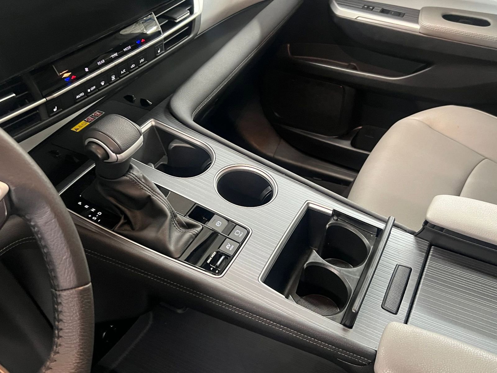 Used 2025 Toyota Sienna XLE image 40