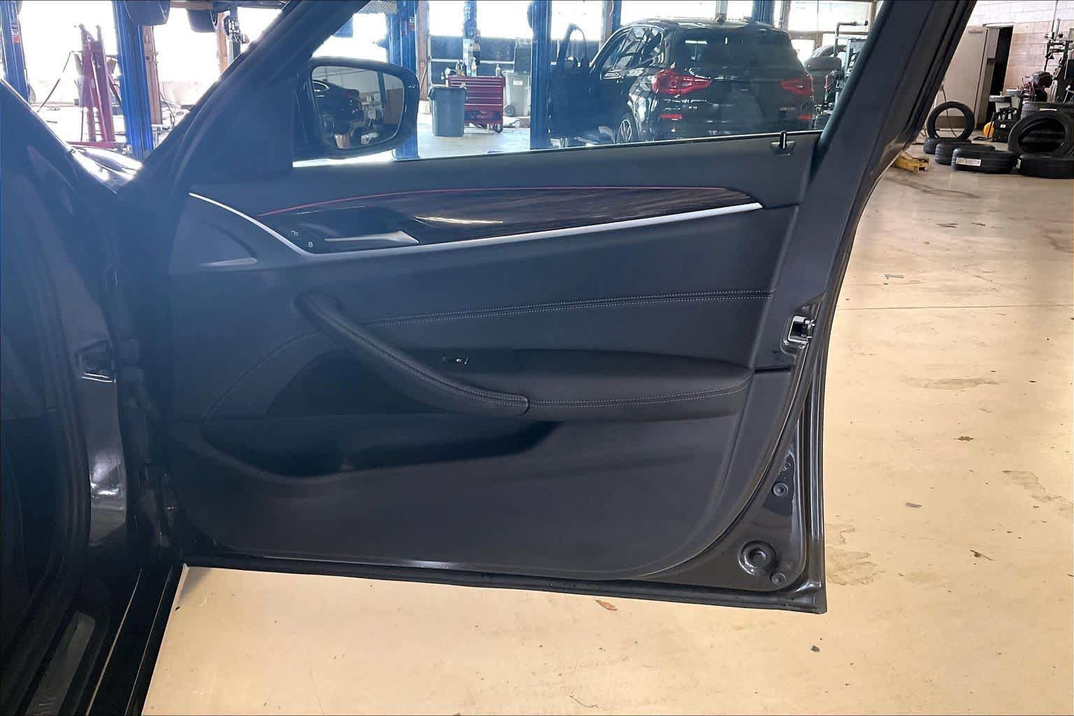 Used 2023 BMW 530i w/ Convenience Package RWD image 21