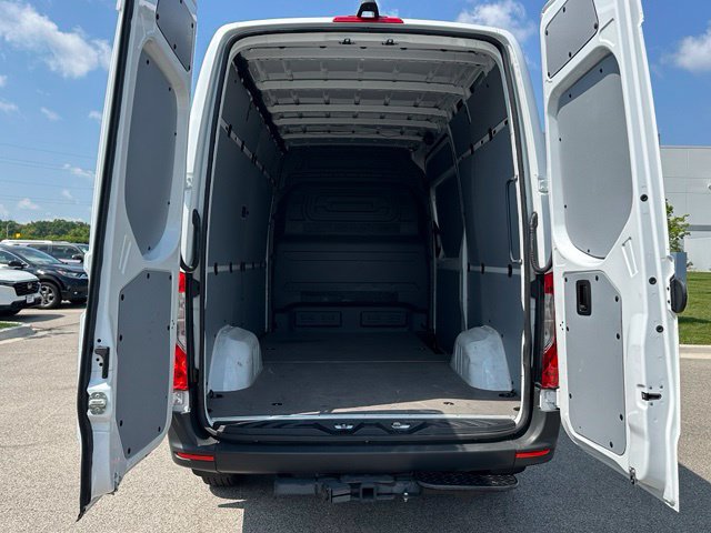 Used 2025 Mercedes-Benz Sprinter 2500 image 13
