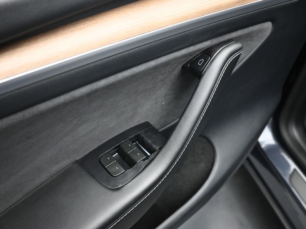 Used 2024 Tesla Model Y Long Range image 9