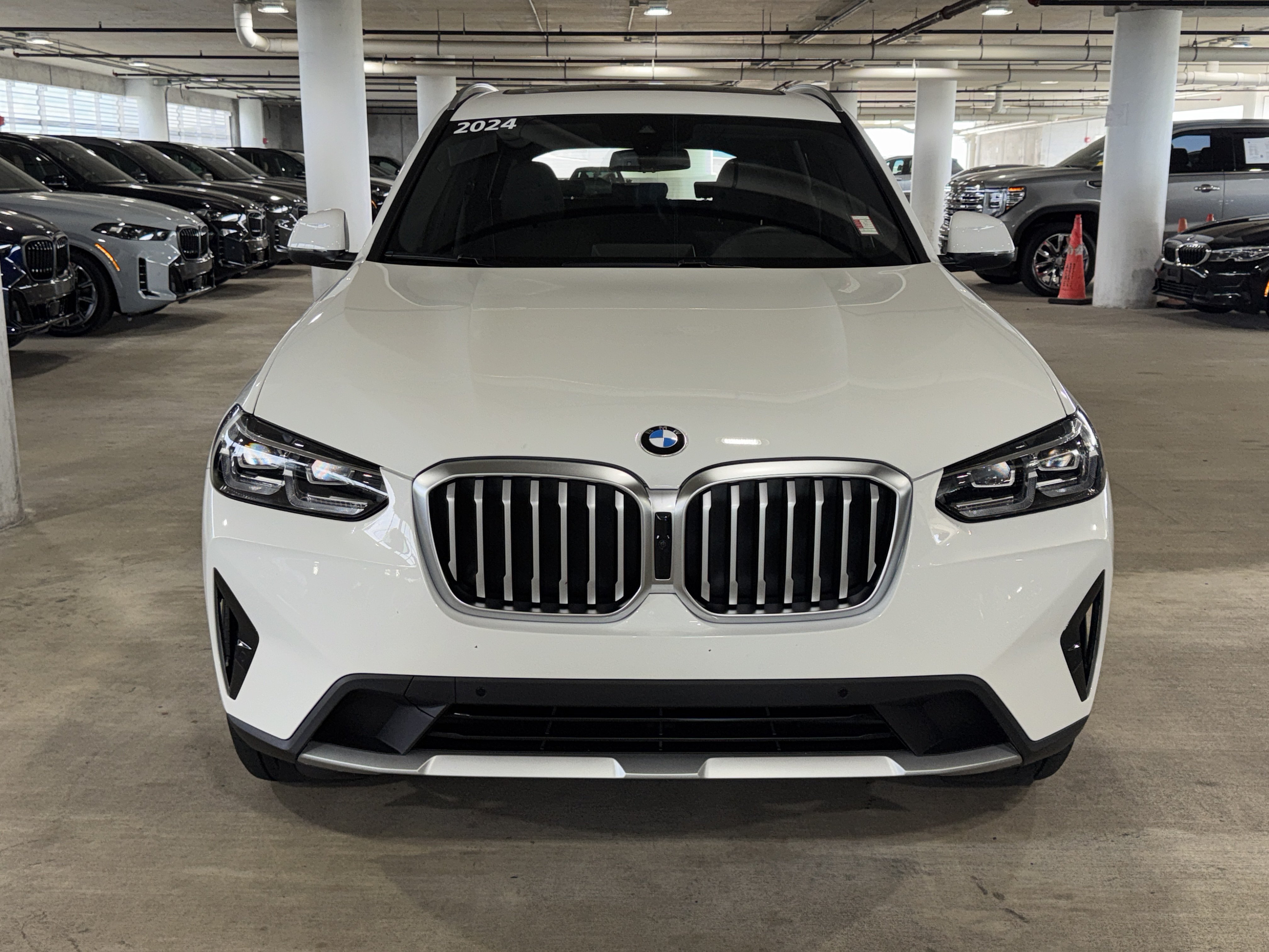 Used 2024 BMW X3 xDrive30i w/ Convenience Package AWD/4WD image 3