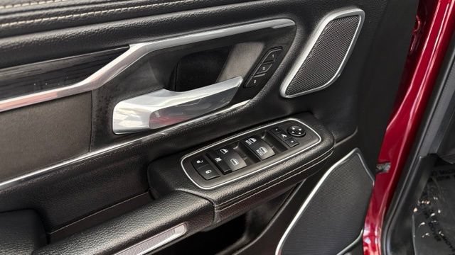 Used 2023 RAM 1500 Laramie AWD/4WD image 14