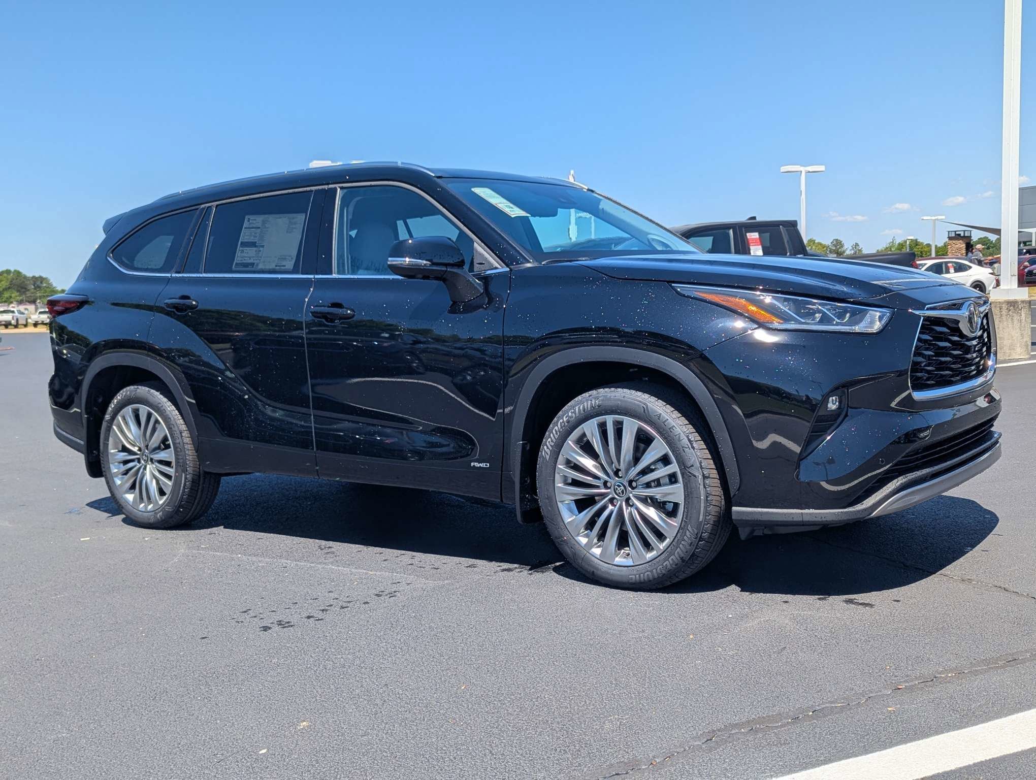 New 2026 Toyota Highlander Platinum AWD/4WD image 2