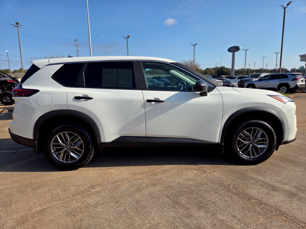 Used 2024 Nissan Rogue S AWD/4WD image 4