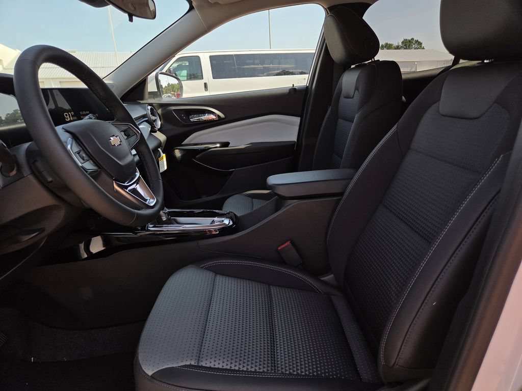 New 2026 Chevrolet Trax LT w/ LT Convenience Package FWD image 14