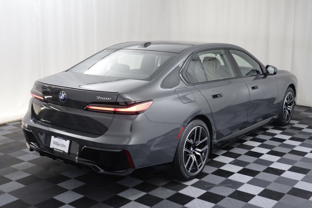 Used 2026 BMW 750e xDrive w/ Executive Package AWD/4WD image 22