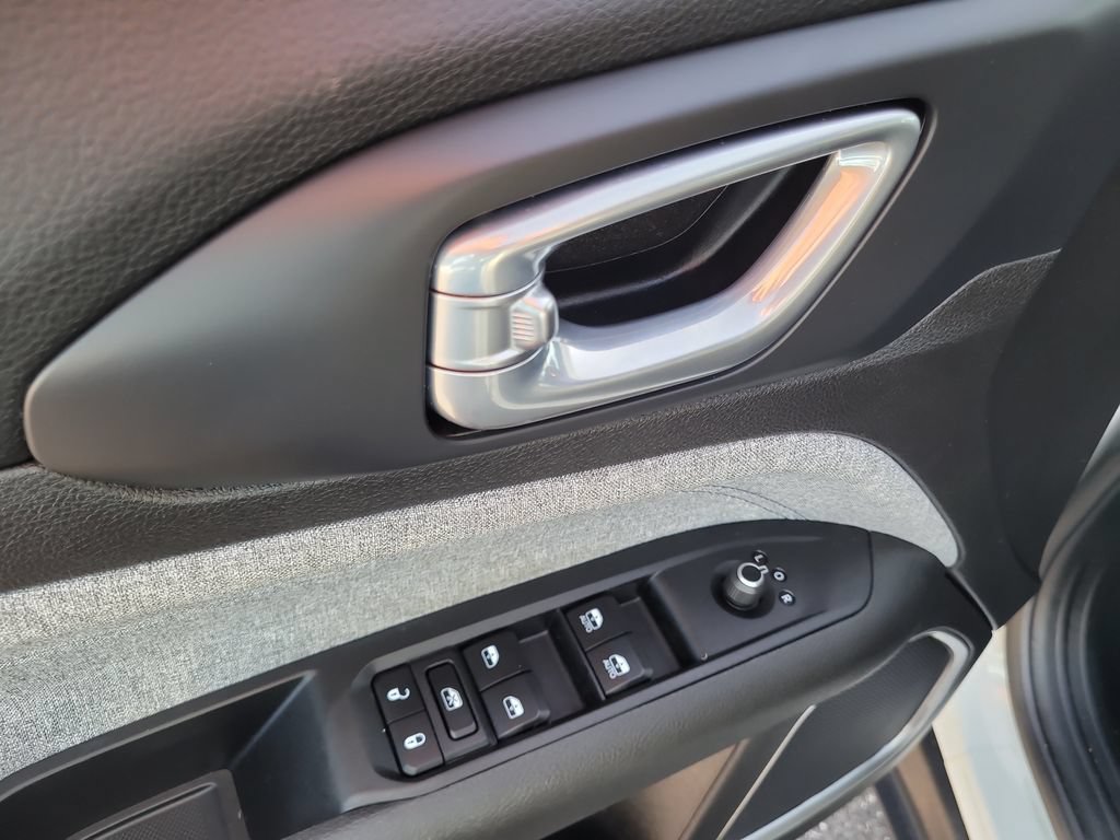 Certified 2025 Jeep Compass Latitude AWD/4WD image 17