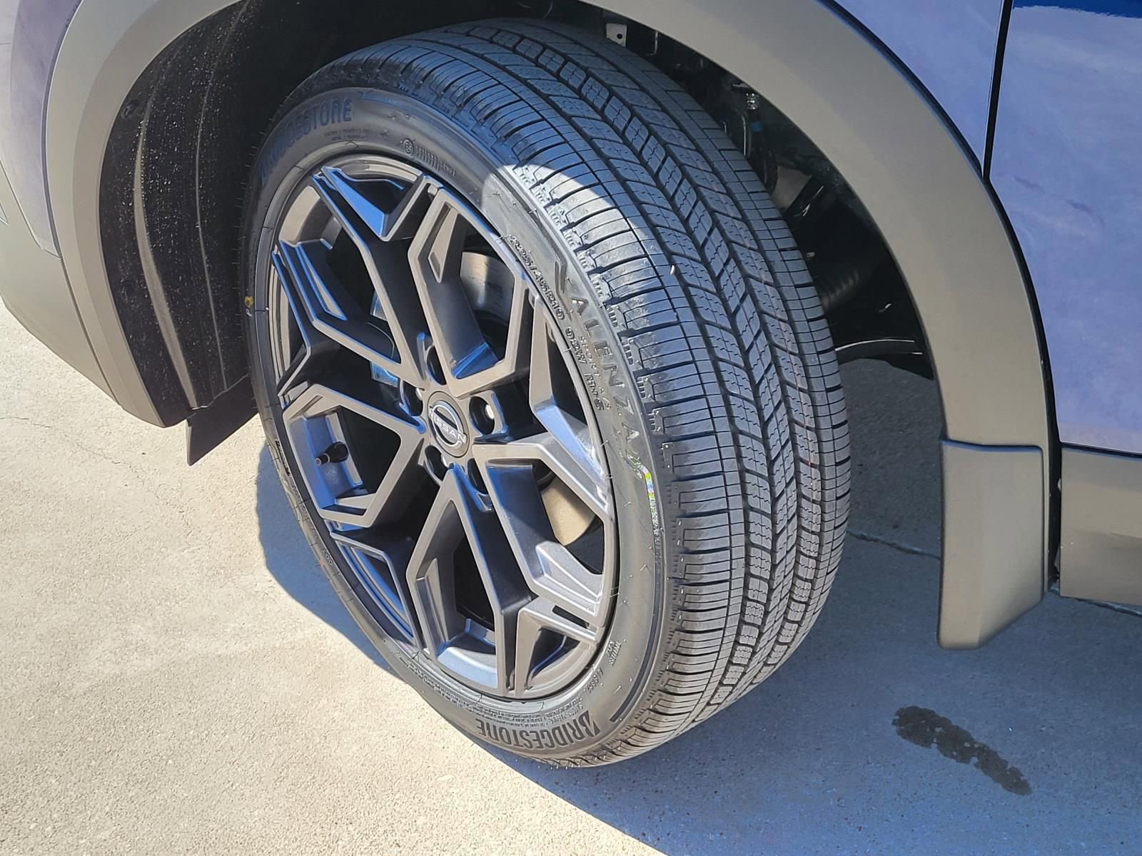 New 2026 Nissan Kicks SR w/ SR Premium Package FWD image 11