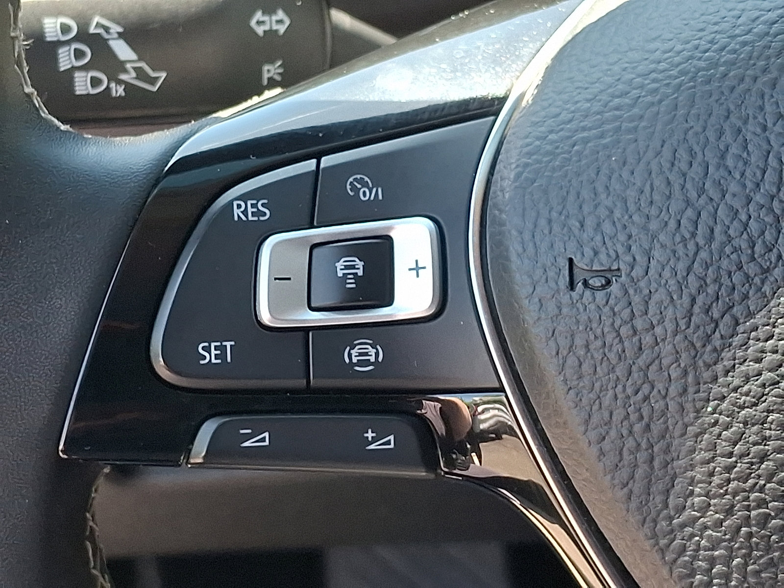 Used 2021 Volkswagen Tiguan SE FWD image 22