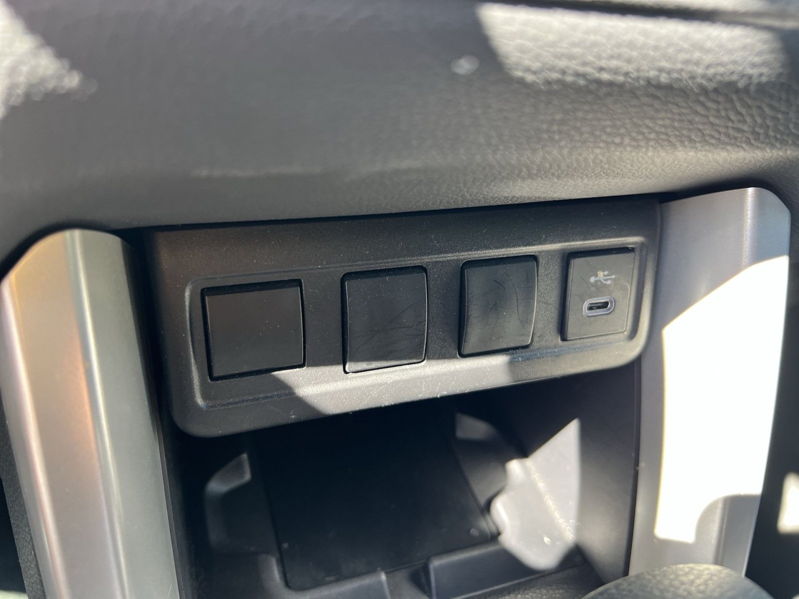Used 2025 Toyota Corolla Cross LE FWD image 32