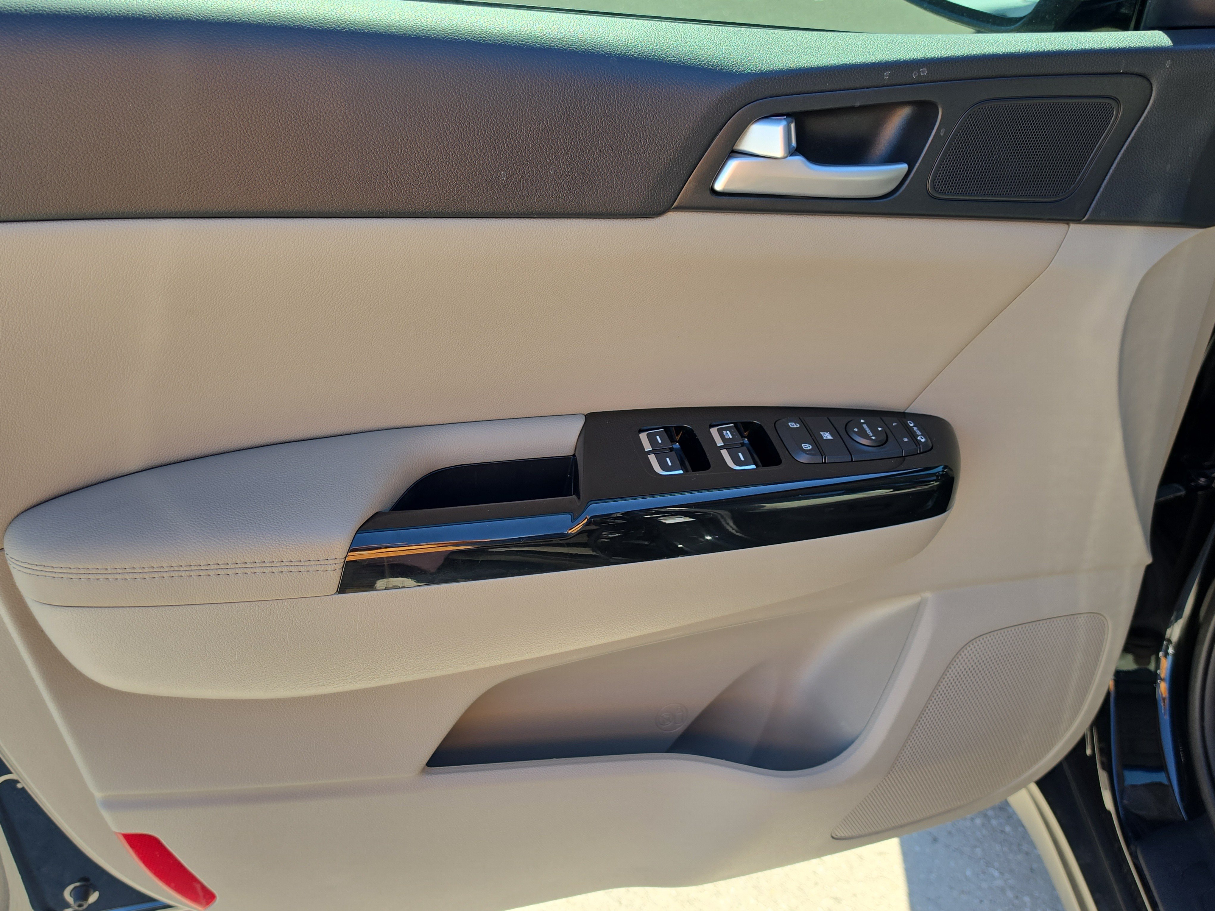 Certified 2022 Kia Sportage EX FWD image 18