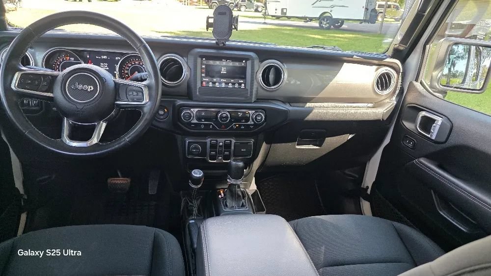Used 2021 Jeep Gladiator Overland w/ Safety Group AWD/4WD image 18