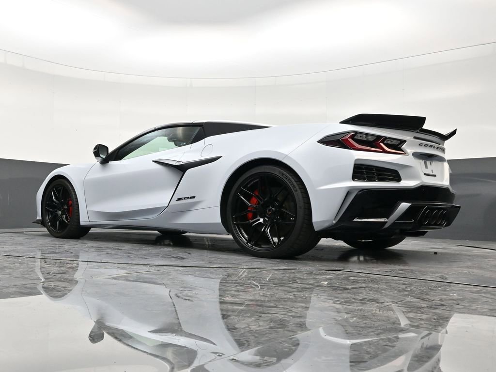 Used 2023 Chevrolet Corvette Z06 w/ Stealth Interior Trim Package image 22