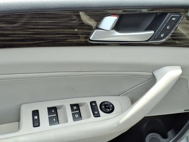 Used 2016 Hyundai Sonata Limited w/ Option Group 05 FWD image 12