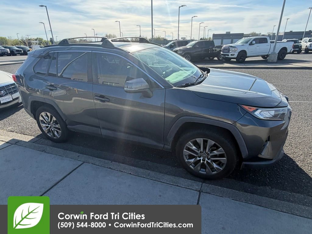 Used 2020 Toyota RAV4 XLE Premium image 7