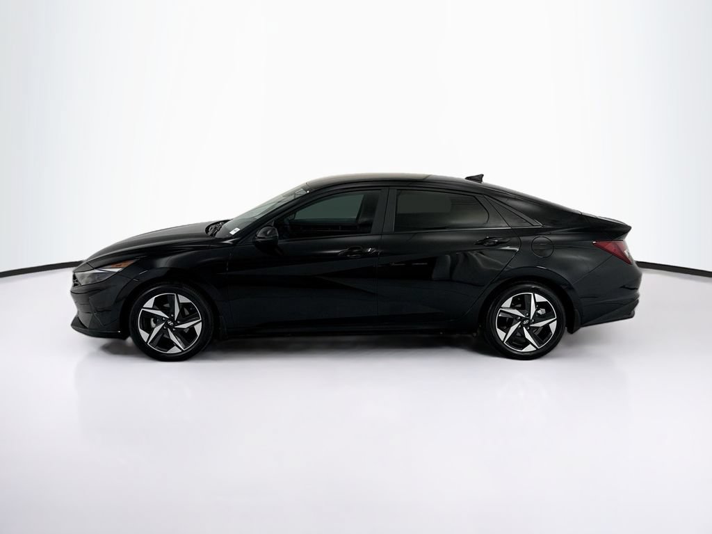 Used 2023 Hyundai Elantra SEL w/ Convenience Package FWD image 8